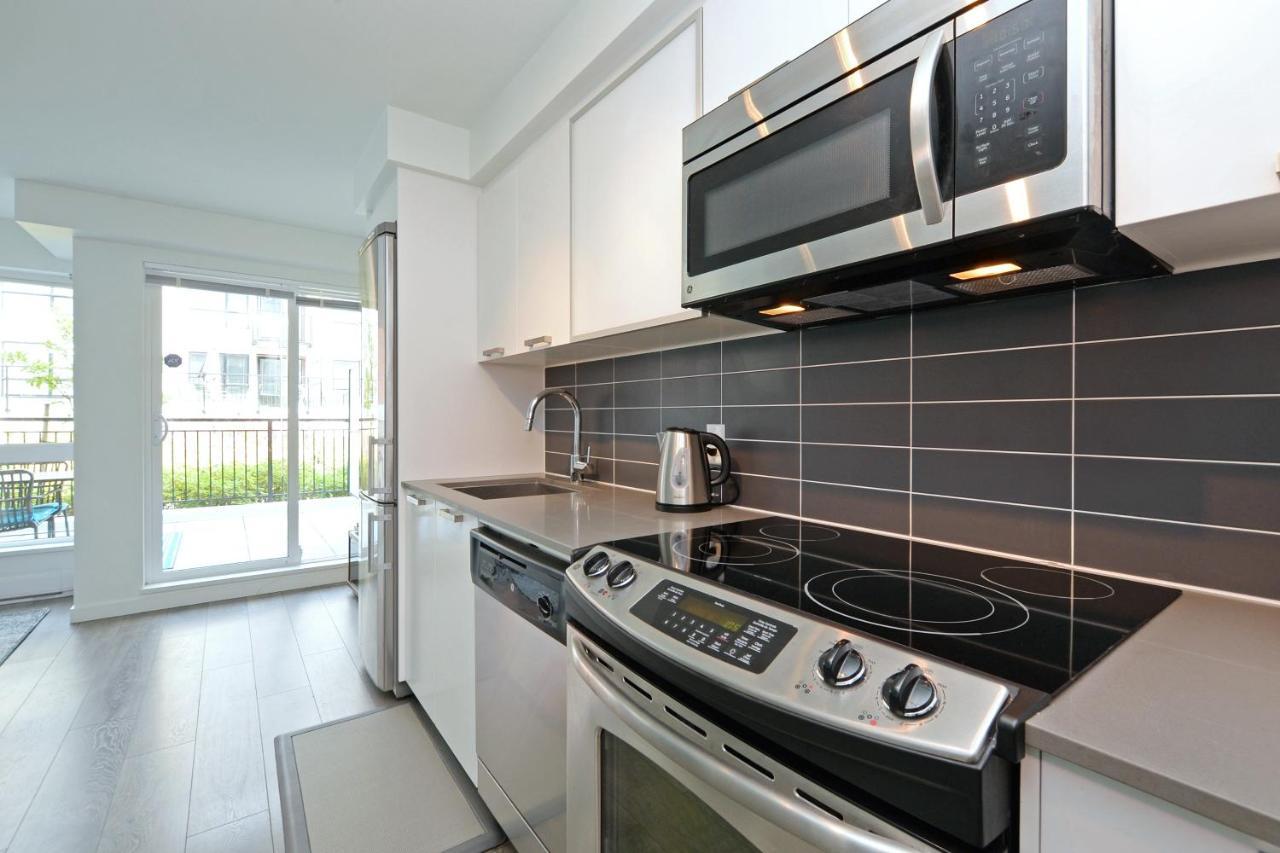 Gorgeous Old Town Condo With Patio And Parking! Victoria Exterior photo