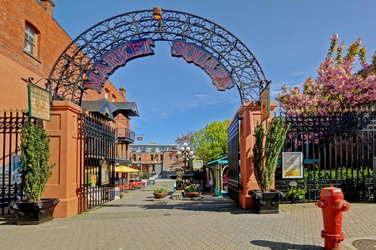 Gorgeous Old Town Condo With Patio And Parking! Victoria Exterior photo