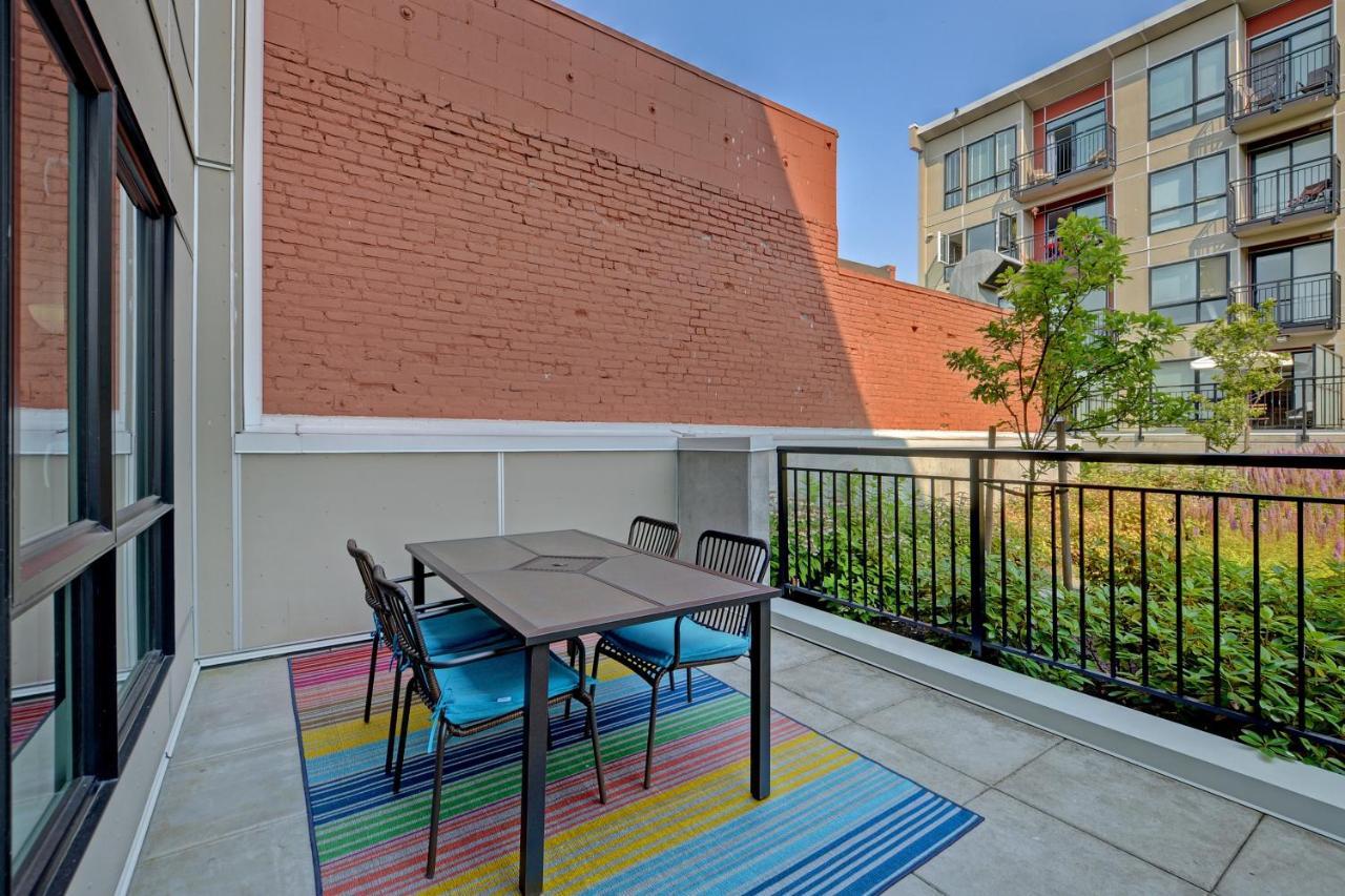 Gorgeous Old Town Condo With Patio And Parking! Victoria Exterior photo